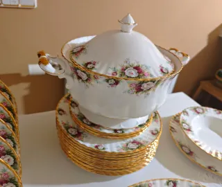 Vajilla Inglesa Royal Albert Celebratión,Oro Nueva