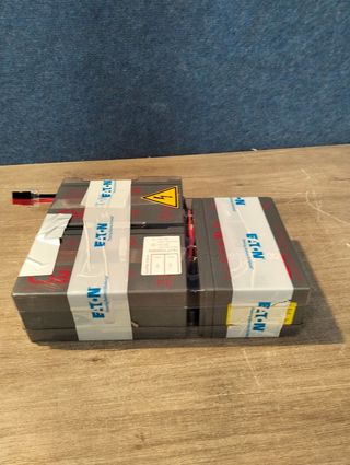 3 Baterías Eaton 5P1550I - Torre