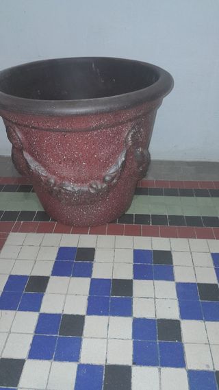 Maceta de barro decorada