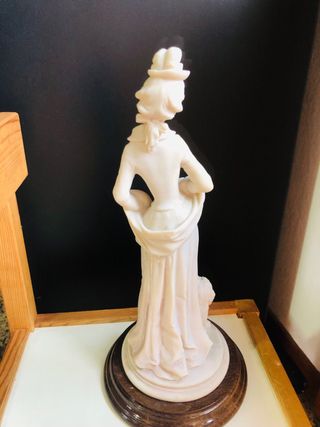 Statuetta vintage Capodimonte donna con cane