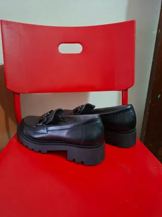 Mocasines Pitillos Negros con Hebilla