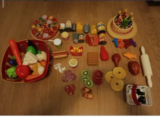 Cocinita de madera y muchos accesorios