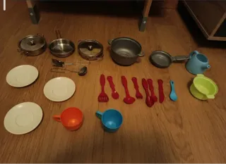 Cocinita de madera y muchos accesorios