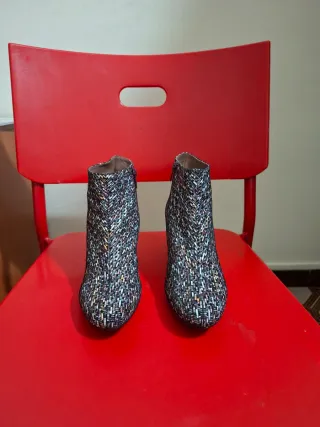 Botines Hispanitas Negros y Multicolor