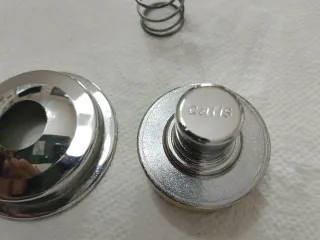 Pulsante Catis a muro in metallo