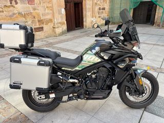 CF Moto MT 800 Explorer Negra