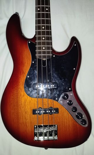Bajo Eléctrico Sire V3 Sunburst