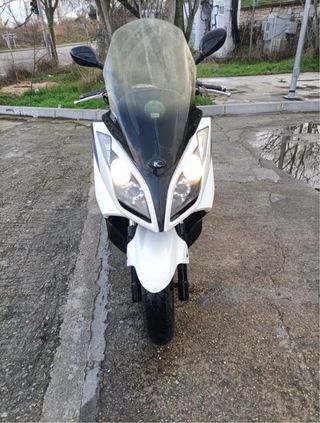 Kymco Superdink 300cc Maxi Scooter