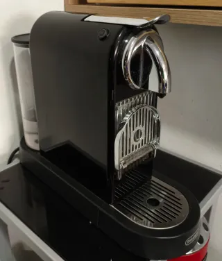 Cafetera Nespresso DeLonghi Negra