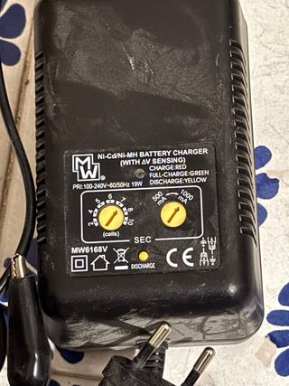 Caricabatterie auto con pinze