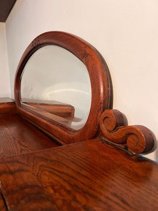 Aparador antiguo de madera maciza con espejo