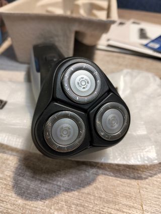 Philips Shaver series 1000 Afeitadora en seco para afeitado práctico y sencillo