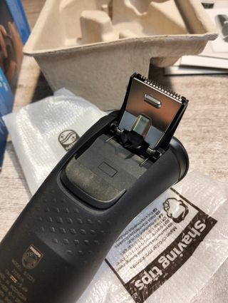 Philips Shaver series 1000 Afeitadora en seco para afeitado práctico y sencillo