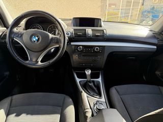 BMW 118i TECHO NAVEGADOR LLANTAS PDC LIBRO GARANTI