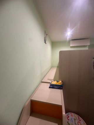 Cameretta letto a castello con scaletta