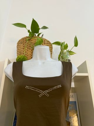 Top marrón chocolate tipo licra Y2K 2000 strass