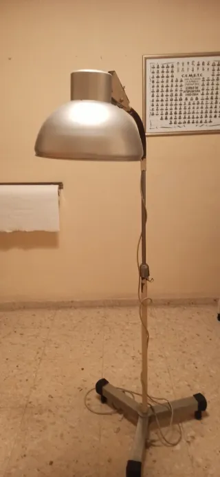 Lámpara infrarrojos pie