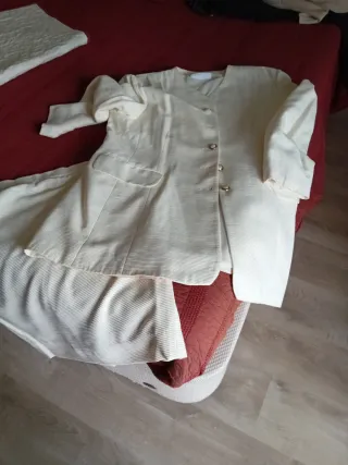 Traje corto chaqueta novia beige