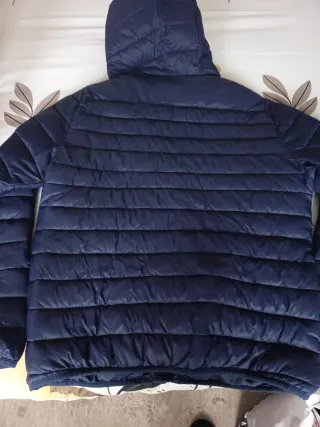 Chaqueta plumífero Bershka azul