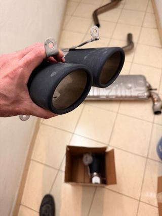 Escape completo original Cupra León VZ 300 2025