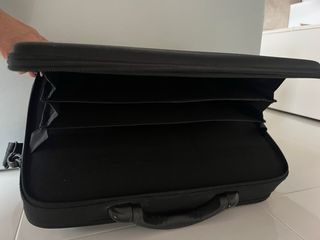 Funda maletín portátil negra