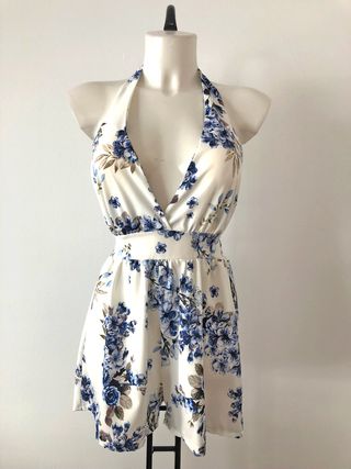 Mono corto floral espalda descubierta