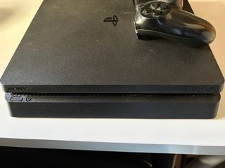 PS4 (PlayStation 4) Negra + Mando