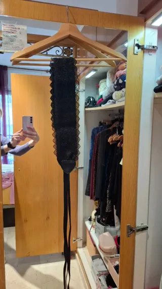 Cinturón de encaje negro