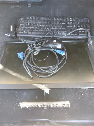 Monitor LG, Teclado y Ratón Acer