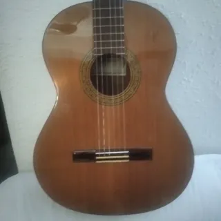 Guitarra Alhambra 3C con fisura tapa