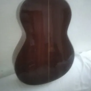 Guitarra Alhambra 3C con fisura tapa