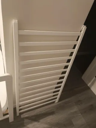 Cuna colecho blanca con osito y estrellas