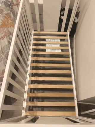 Cuna colecho blanca con osito y estrellas