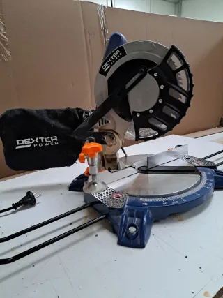 Sierra ingletadora Dexter de madera