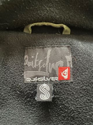 Cazadora, parka de hombre marca Quiksilver.