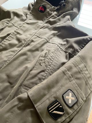 Cazadora, parka de hombre marca Quiksilver.