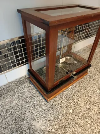 Antigua Balanza de Precisión Farmacia