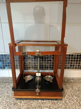 Antigua Balanza de Precisión Farmacia