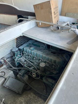 Barco deportivo blanco y azul Esta sin acabar