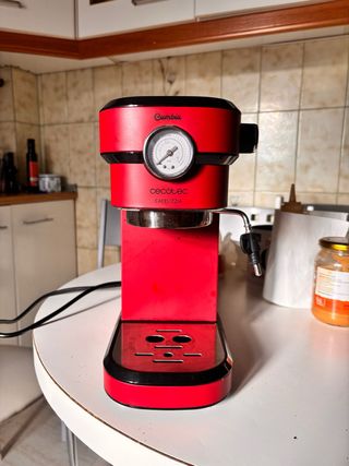 Cafetera Cecotec Cumbia Roja dos medidas de café