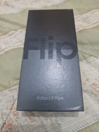 Samsung Galaxy Z Flip 4 scatola