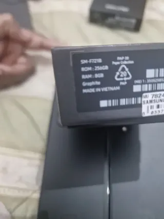 Samsung Galaxy Z Flip 4 scatola