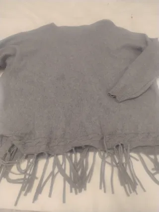 Maglione grigio con frange