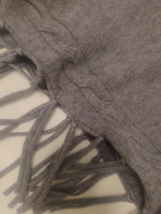 Maglione grigio con frange