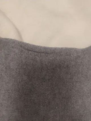 Maglione grigio con frange