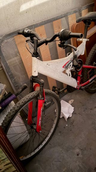 Bicicleta Montaña Blanca y Roja