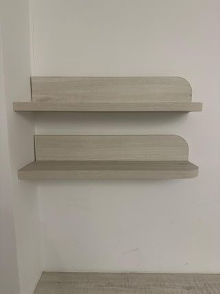 Conjunto mesa y estantería de madera