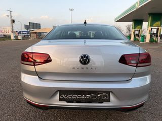 VW Passat Business&Navi 2.0TDI 150Cv-Nacional !!