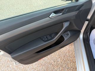 VW Passat Business&Navi 2.0TDI 150Cv-Nacional !!