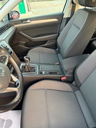 VW Passat Business&Navi 2.0TDI 150Cv-Nacional !!